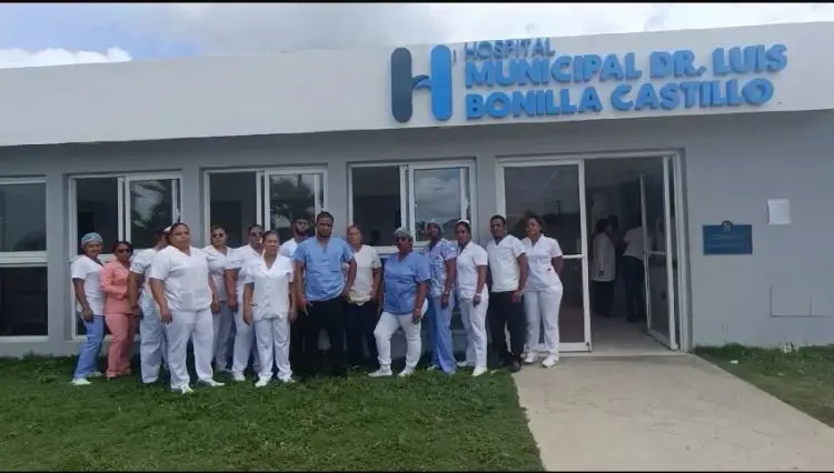Enfermeros realizan paro laboral por falta de personal en el Hospital Luis Bonilla Castillo
