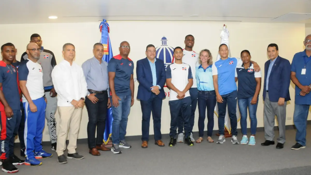 Camacho entrega incentivo al boxeador Cristian Pinales