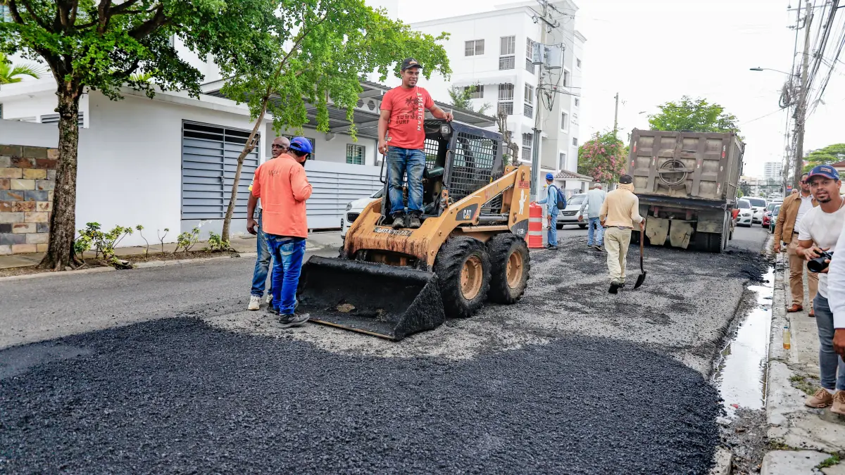 Alcaldía de Santiago y Obras Públicas avanzan con plan de asfaltado y bacheo