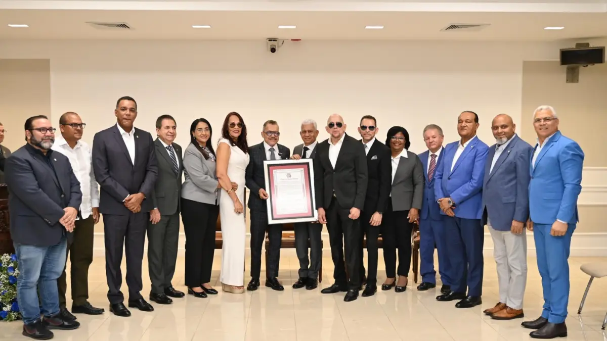 Senado reconoce los 45 años de trayectoria musical de Los Hermanos Rosario