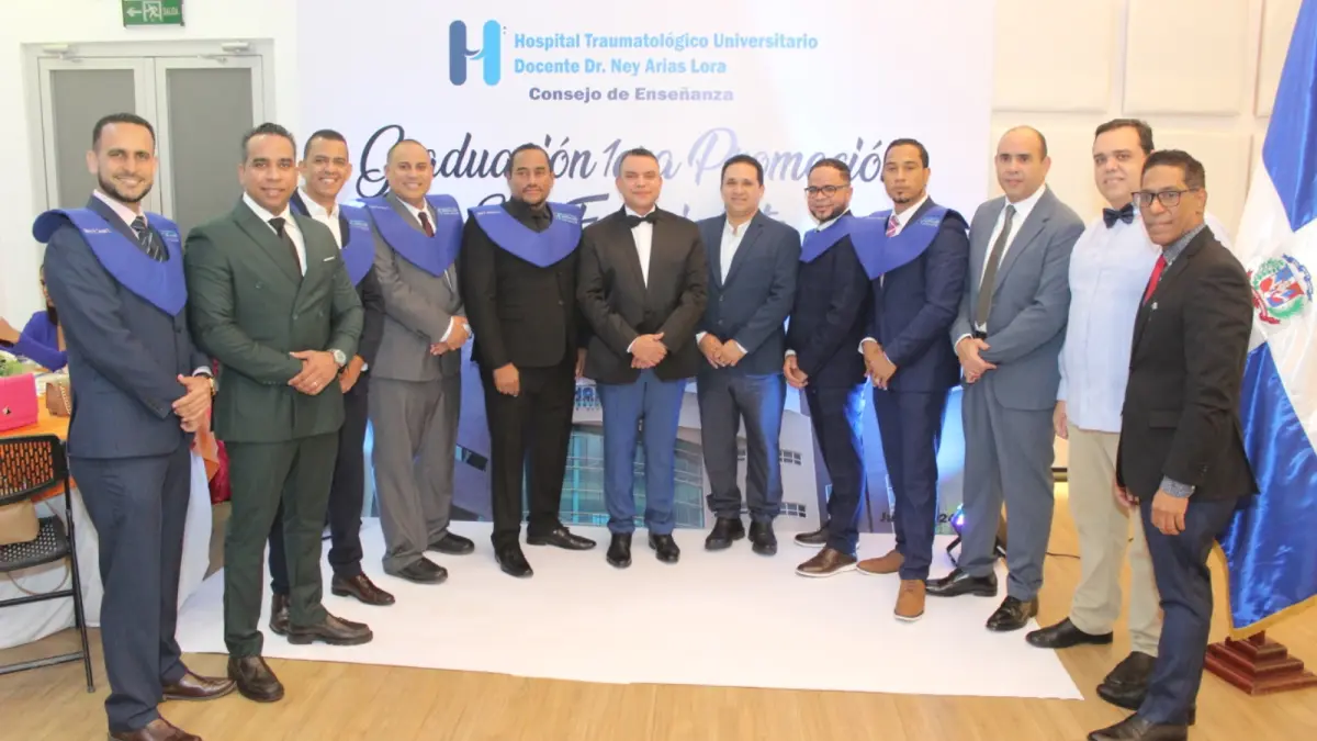 Realizan primera graduación de médicos subespecialistas en Artroscopia y Medicina Deportiva, Cirugía de Columna y Reconstrucción Ósea