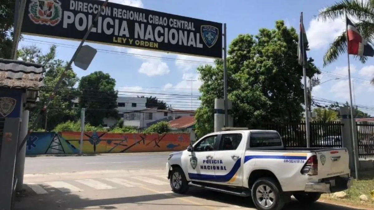 Dos de tres delincuentes caen abatidos en medio de un asalto a negocio en San José de las Matas