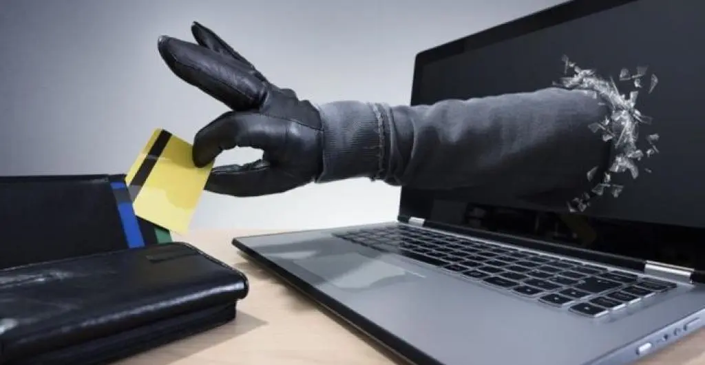 Quejas ante estafas y robos con tarjetas clonadas en Santiago