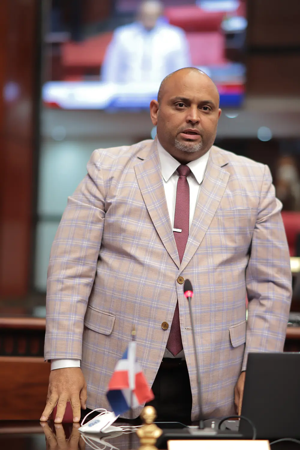 Algunos montos de cheque y factura revelan discrepancia en gastos del barrilito en Monte Plata