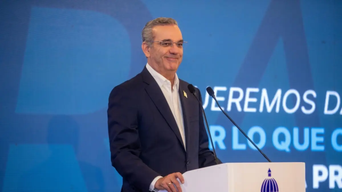 Abinader dice trabajan para mejorar calidad de vida de los estudiantes  