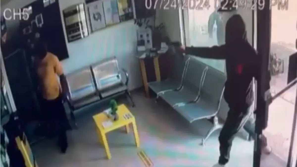 Encapuchados asaltan sucursal de agencia de envío en Valverde