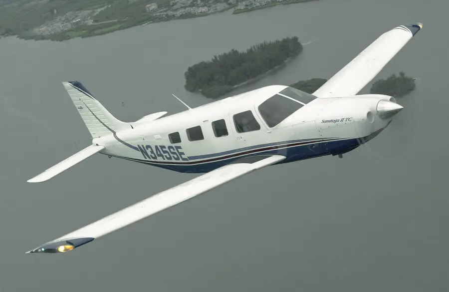 Mueren cinco miembros de una familia tras estrellarse su avioneta en NY