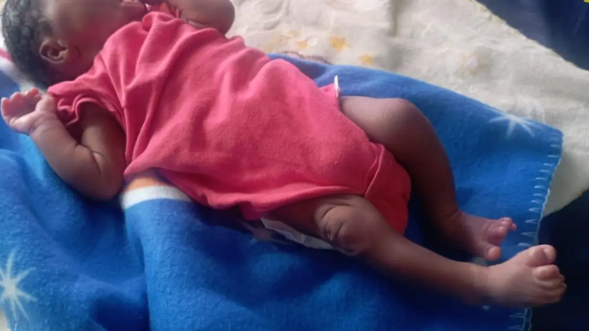 Niña de 11 meses muere en medio de forcejeo entre familiares