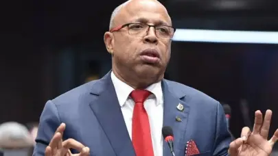 Pacheco defiende solución vial en República de Colombia y asegura que el Jardín Botánico no será afectado