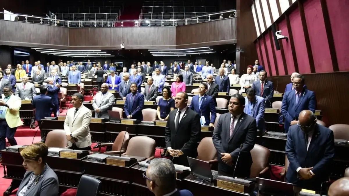 Minuto de silencio por tres muertes de familiares de diputados