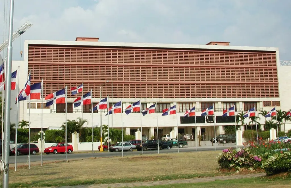 Sancionan proyecto de ley de Contrataciones Públicas