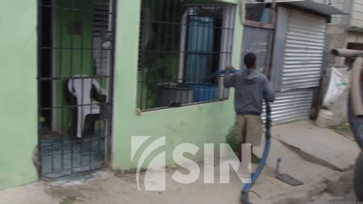 Tres semanas sin agua potable llevan residentes en la Ureña de SDE