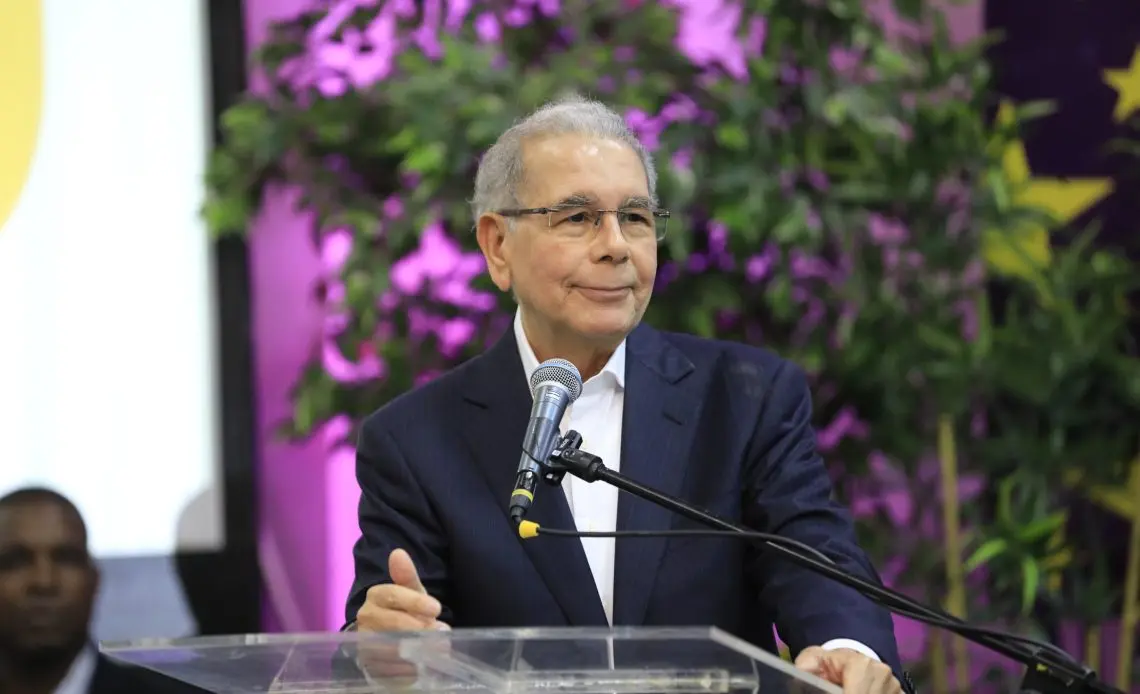 Luis Abinader propone mantener vigente transitorio que impide Danilo Medina vuelva a aspirar