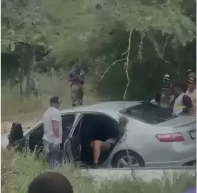 Encuentran cadáver de hombre dentro de un carro en Valverde