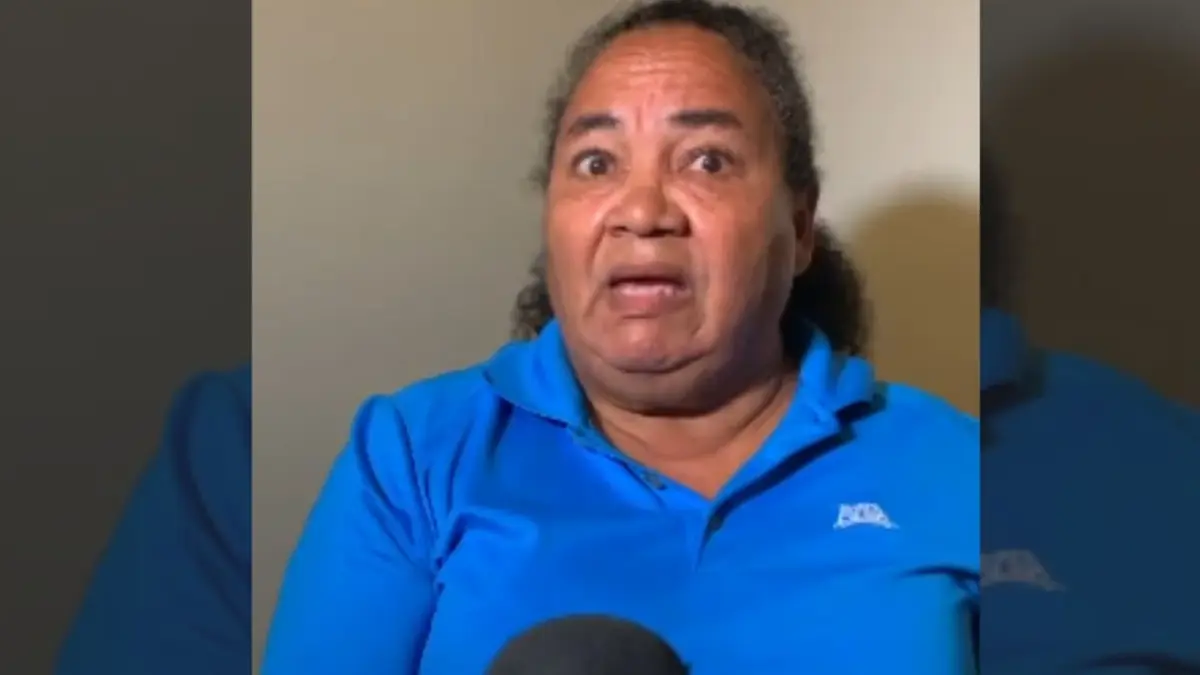 Mujer exige le restablezcan la energía eléctrica tras cinco días sin servicio