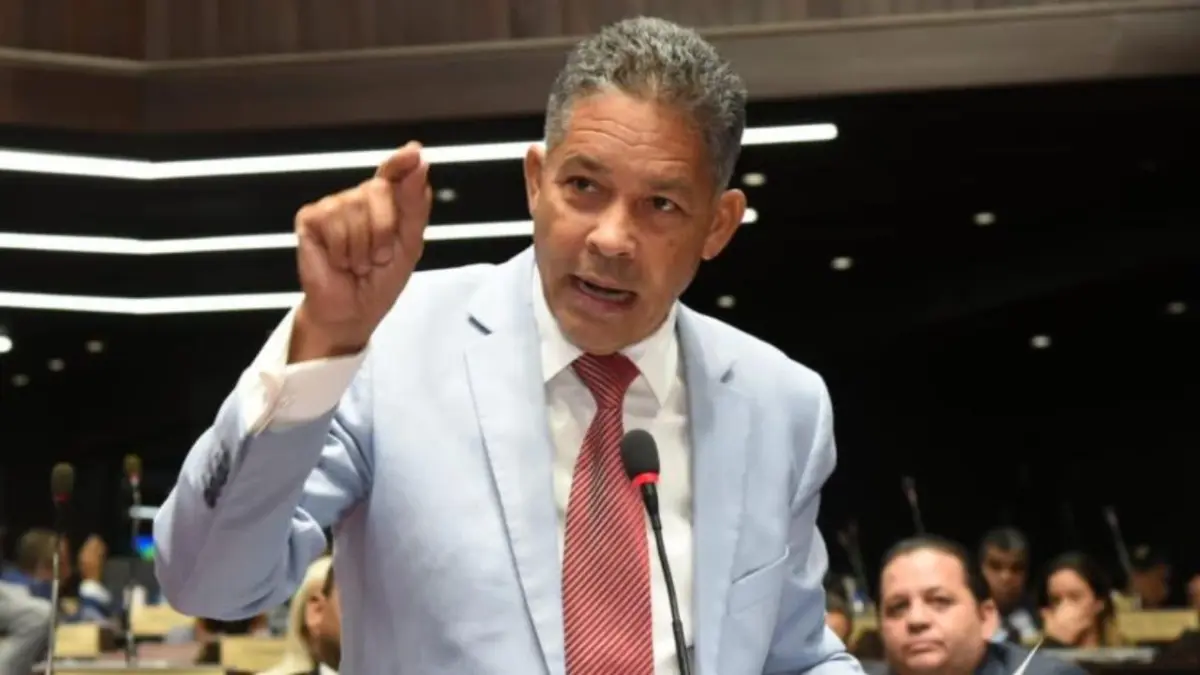 Diputado Eugenio Cedeño sobre quitarse el condón en el sexo: “Aunque no quiera, es mi mujer”