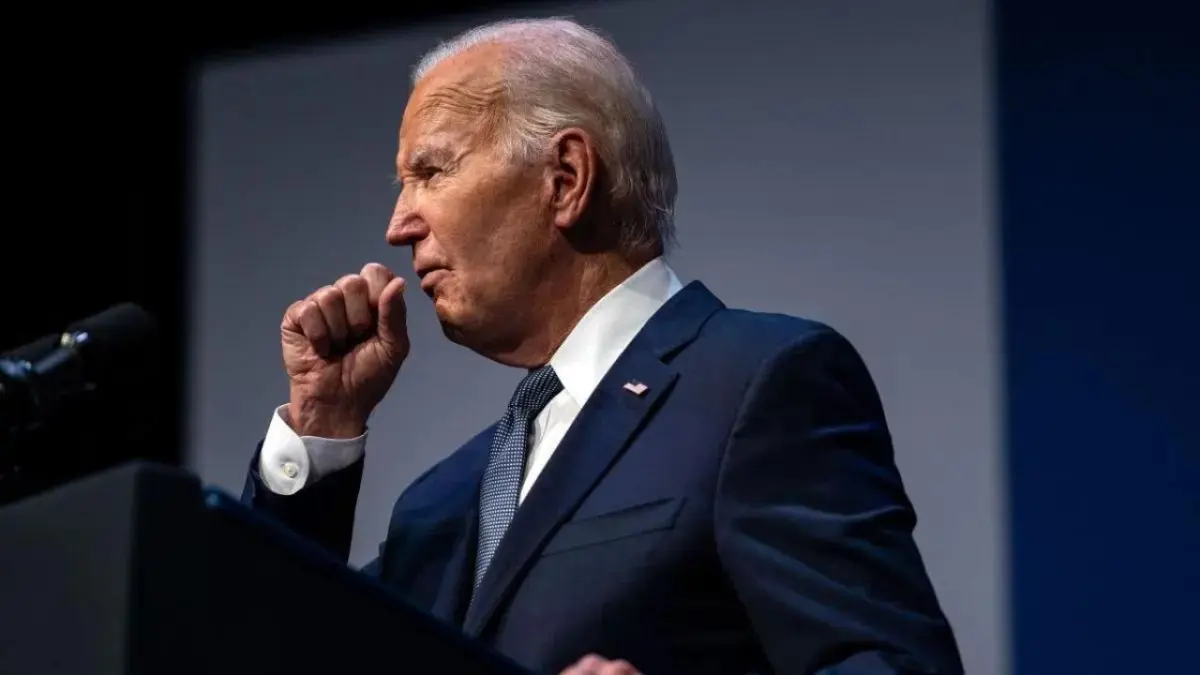 Biden continúa con síntomas leves por la covid-19, según su médico