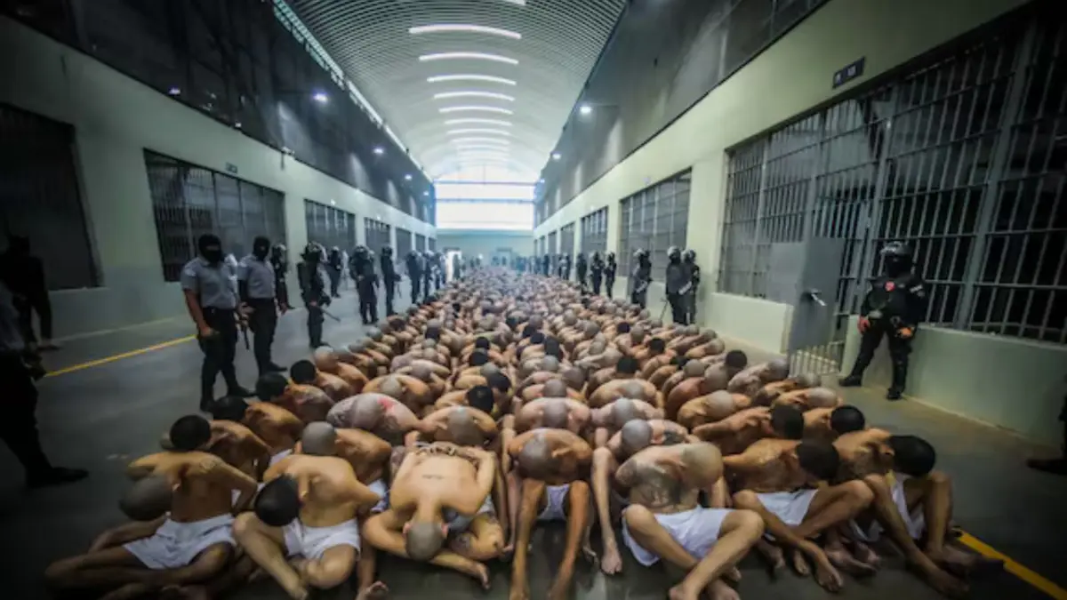 Denuncian que más de 3,000 menores han sido detenidos bajo régimen de excepción en El Salvador