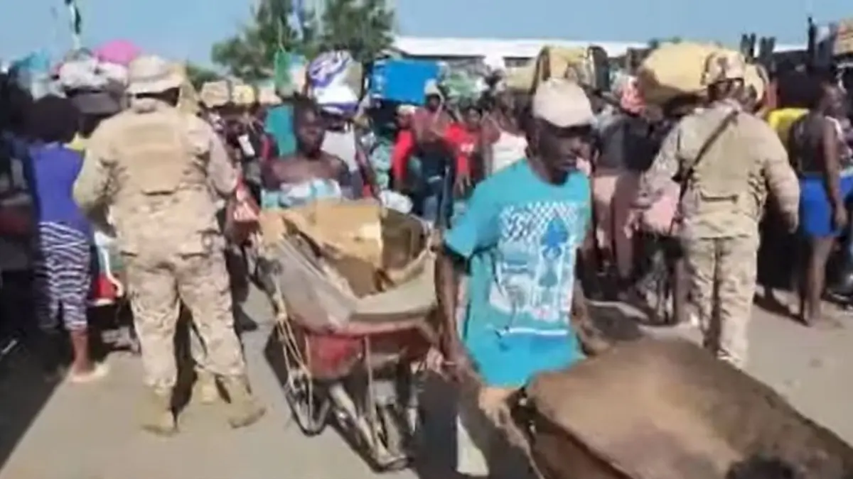 Autoridades revisan equipajes y mercancías de haitianos en Dajabón ante sospecha de un brote de ántrax en Haití
