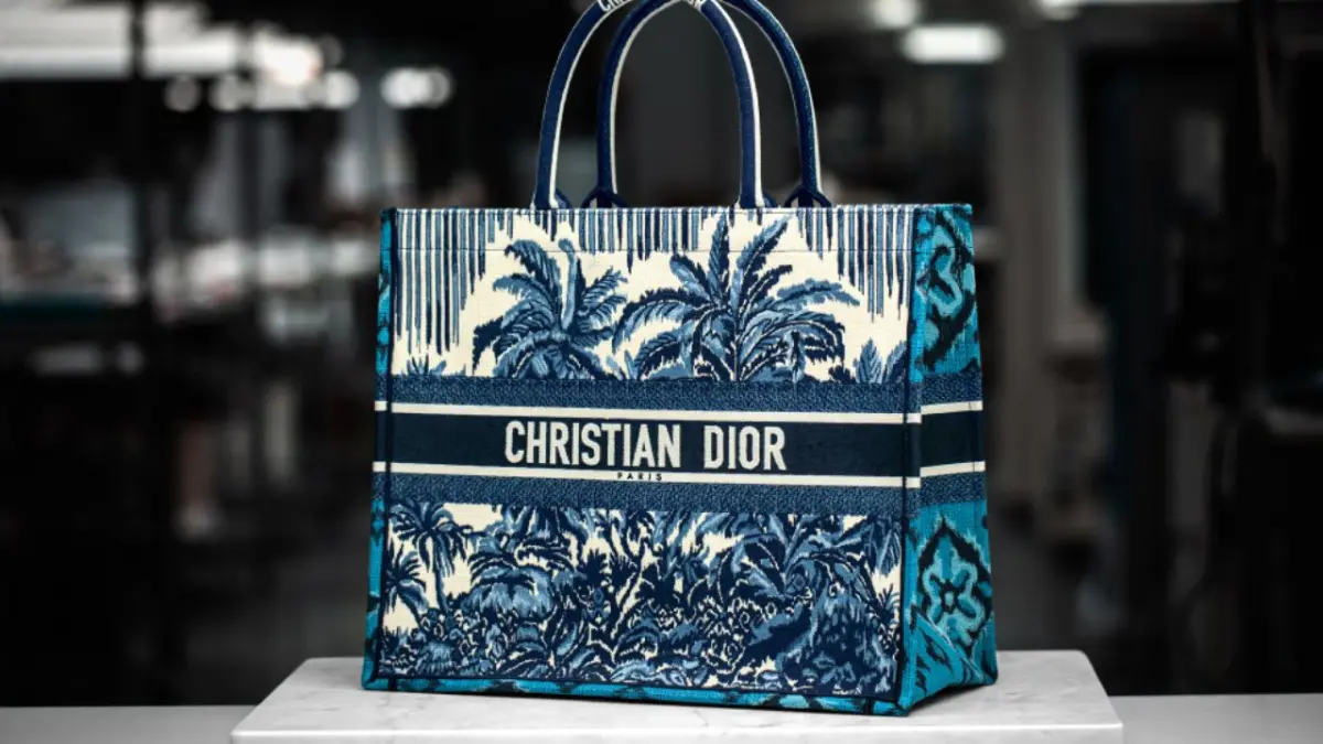 Revelan fabricantes de Dior y Armani son chinos; elaboran bolsos a 53 euros y los venden a 2,600