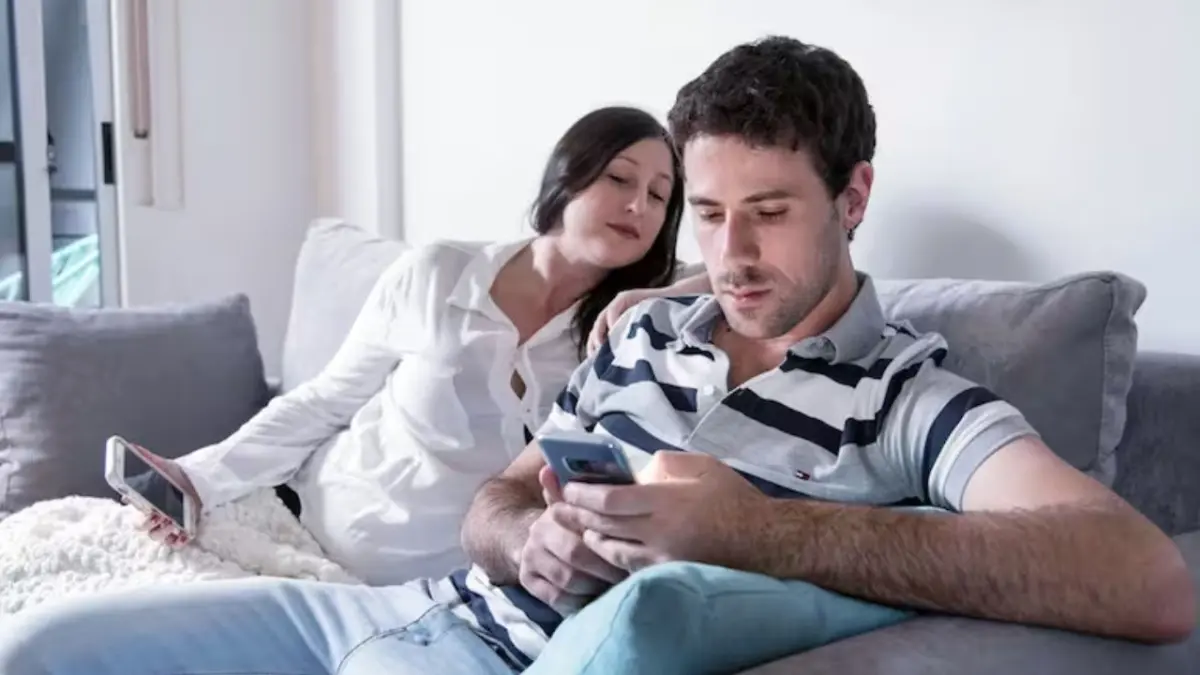 ¿Es sano compartir la clave del celular con tu pareja?