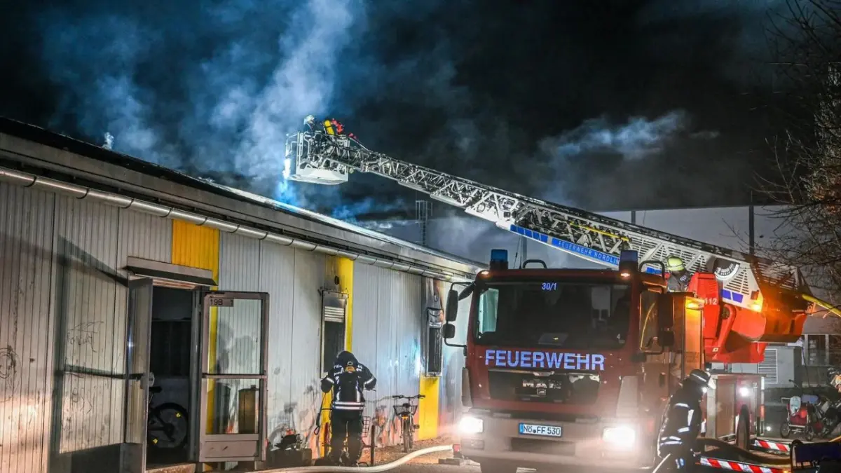 Al menos un muerto y 20 heridos por incendio en centro de refugiados en Alemania