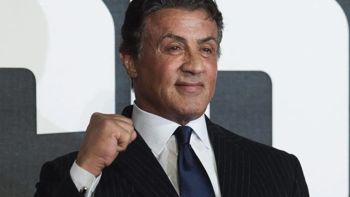 La historia detrás del éxito de Stallone: un padre violento, el chantaje de su hermana y la muerte de su hijo