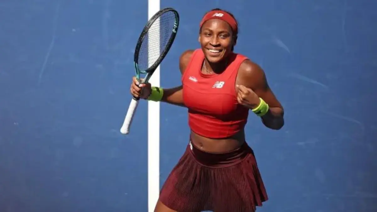 Coco Gauff, abanderada de Estados Unidos junto a LeBron James