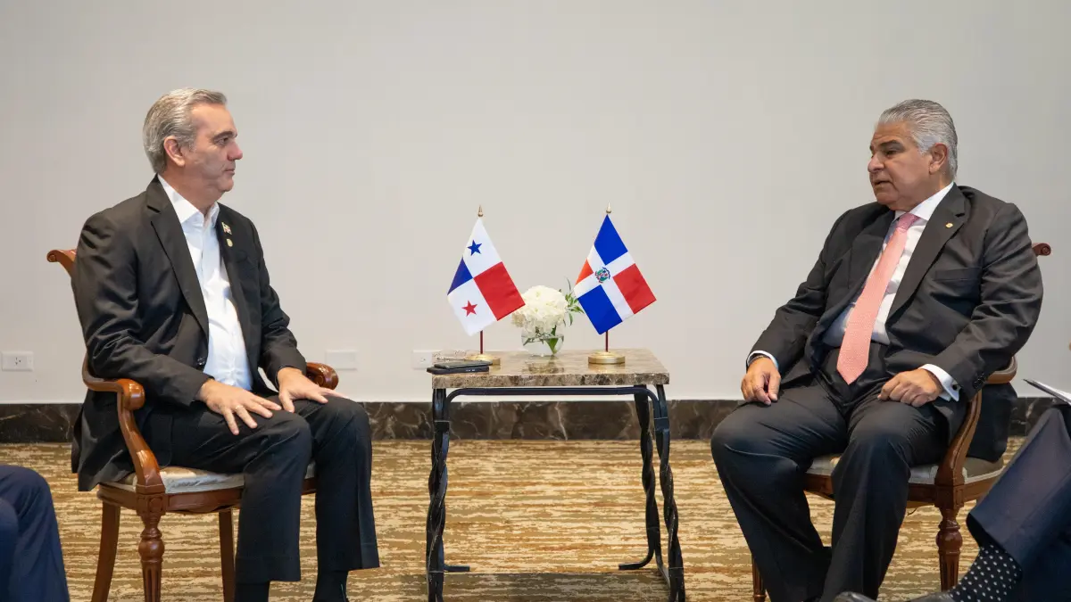 Abinader se reúne con nuevo presidente panameño, José Raúl Mulino Quintero