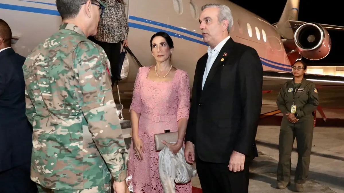 Abinader regresa de Panamá tras asistir a toma de posesión de José Raúl Mulino Quintero