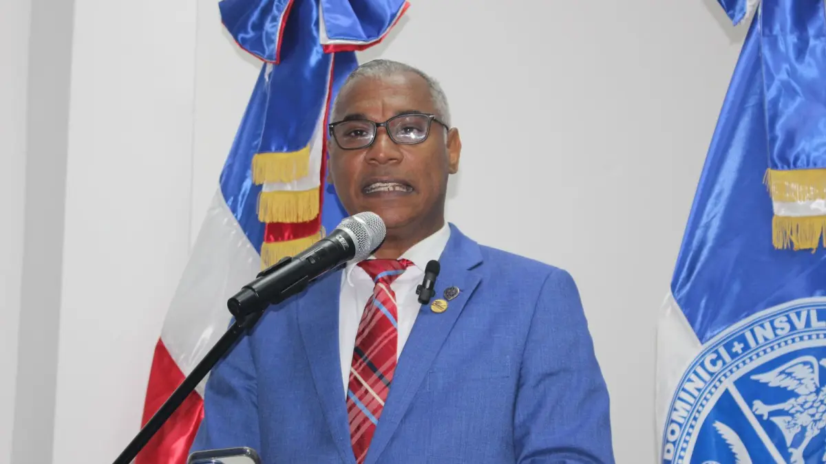 Decano de la UASD apoya resolución que regula uso del lenguaje en los medios