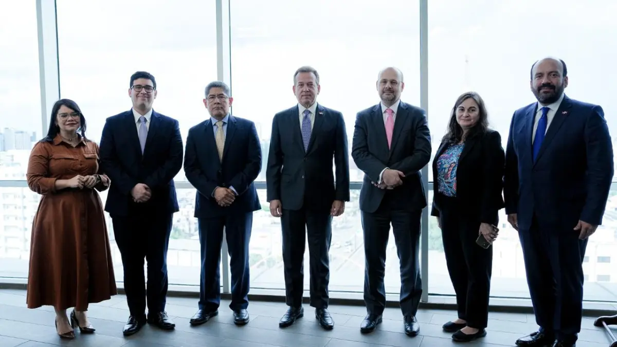 Ministro Bisonó recibe representantes del FMI para consulta del Artículo IV 2024