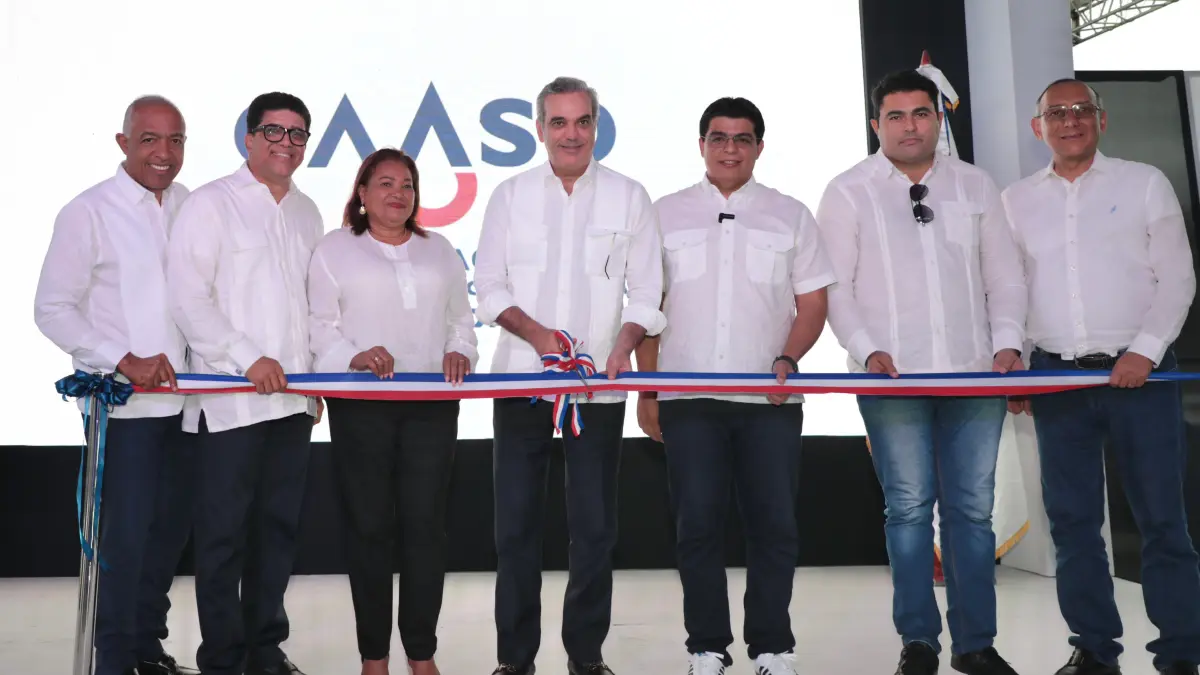 Presidente Abinader entrega remozada planta de tratamiento de Hainamosa