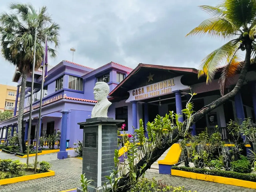 Pese a aspiraciones de Danilo Medina de reelegirse, el partido morado debate método para elegir nuevo líder