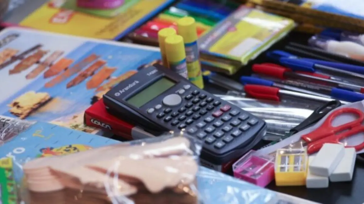Alza en los precios de los útiles escolares preocupa a los padres a pocos días para comenzar el año escolar
