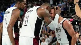 Curry, Durant y LeBron guían a Estados Unidos hacia su decimoséptimo titulo
