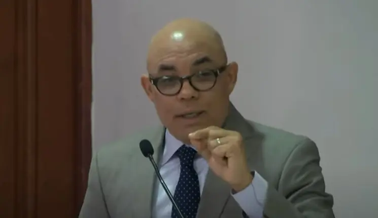 Juristas debaten propuesta de reforma constitucional