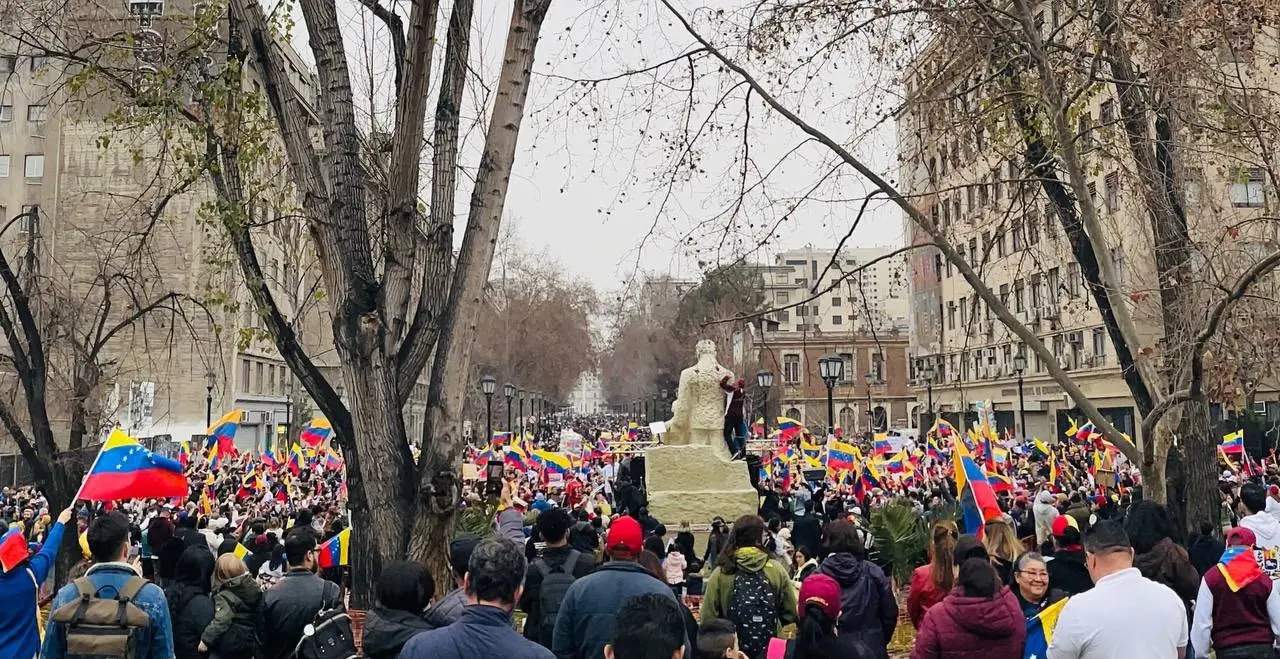 Miles de venezolanos en Chile piden a Nicolás Maduro que se vaya: ¡Basta ya!
