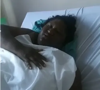 Mujer solicita ayuda económica para cubrir gastos de operación