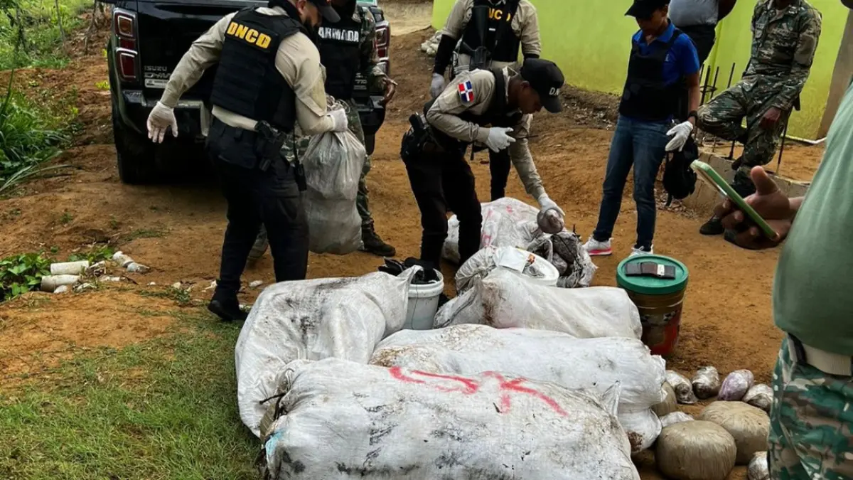 Autoridades confiscan cargamento de más de mil libras de marihuana en Puerto Plata