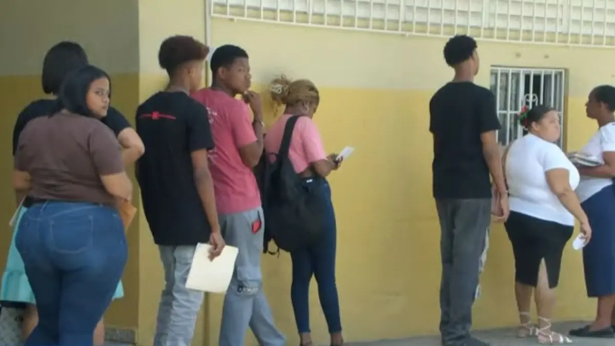 !A Contrarreloj! padres buscan cupos para sus hijos tras inicio del año escolar