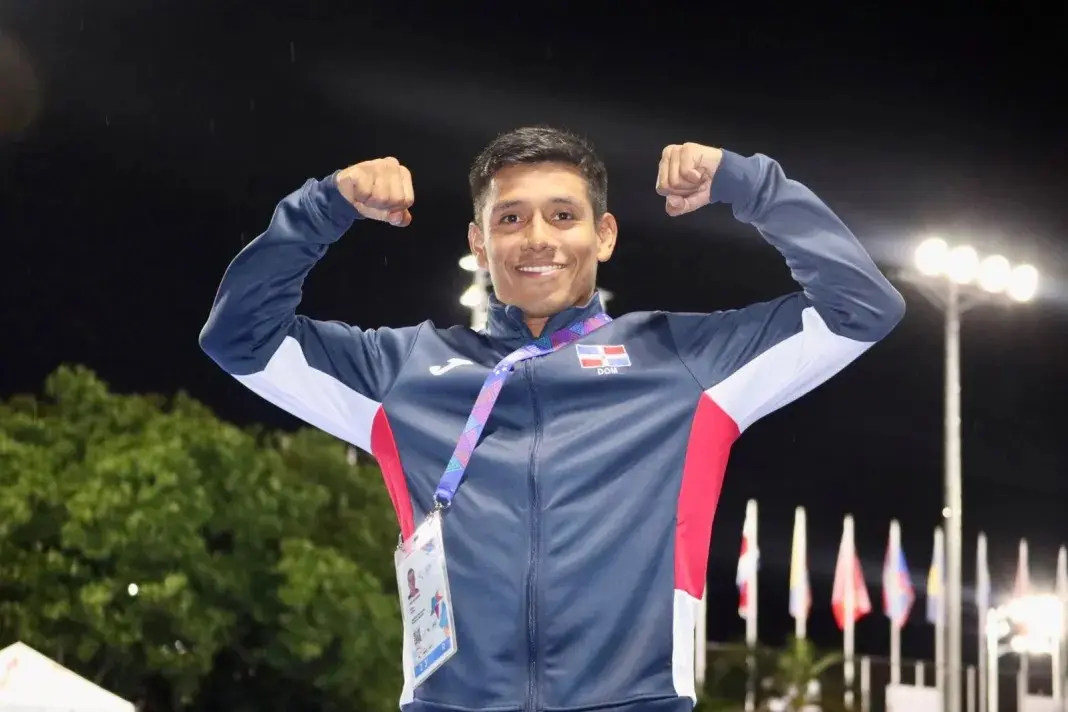 Dominicano Ruvalcaba logra el último billete para las semifinales de trampolín 3 metros