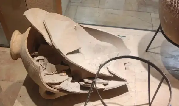Niño rompe jarrón de 3,500 años de antigüedad en el museo Hecht de Israel
