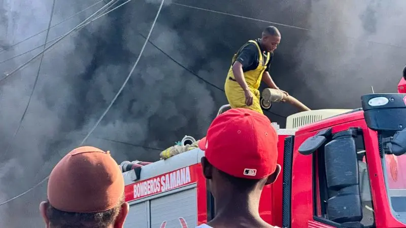 Dos muertos durante incendio de una ferretería en Samaná