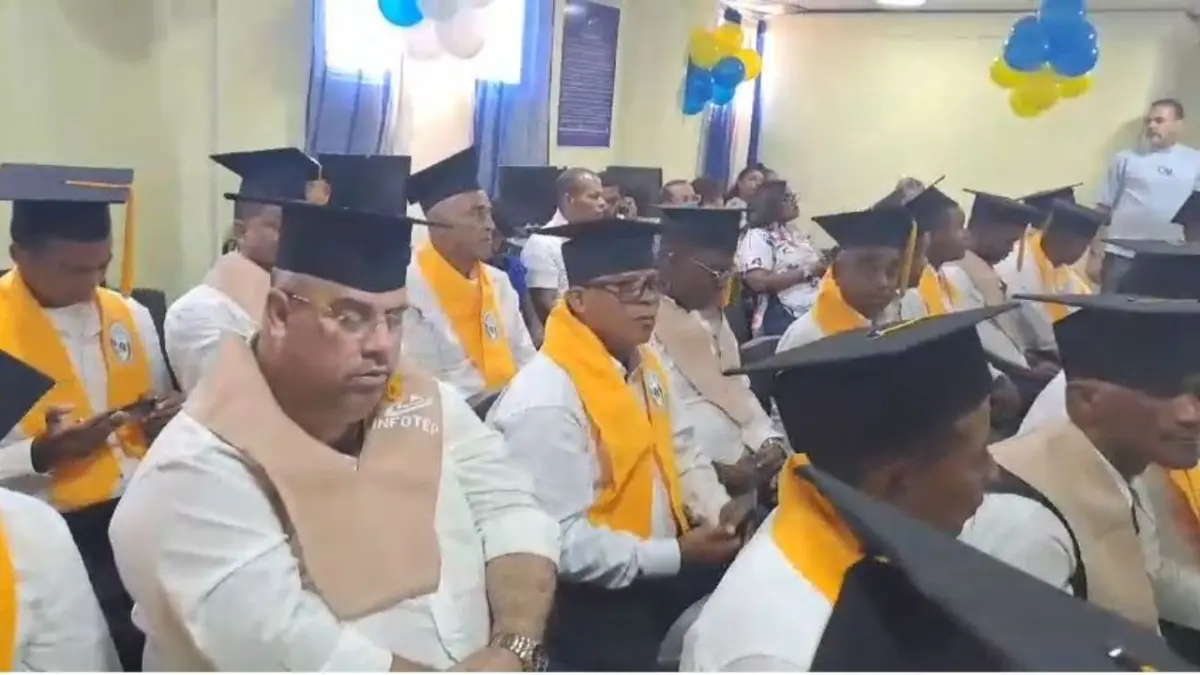 Hogar CREA Celebra la Graduación de 38 Jóvenes en Instalación de Redes Eléctricas Residenciales