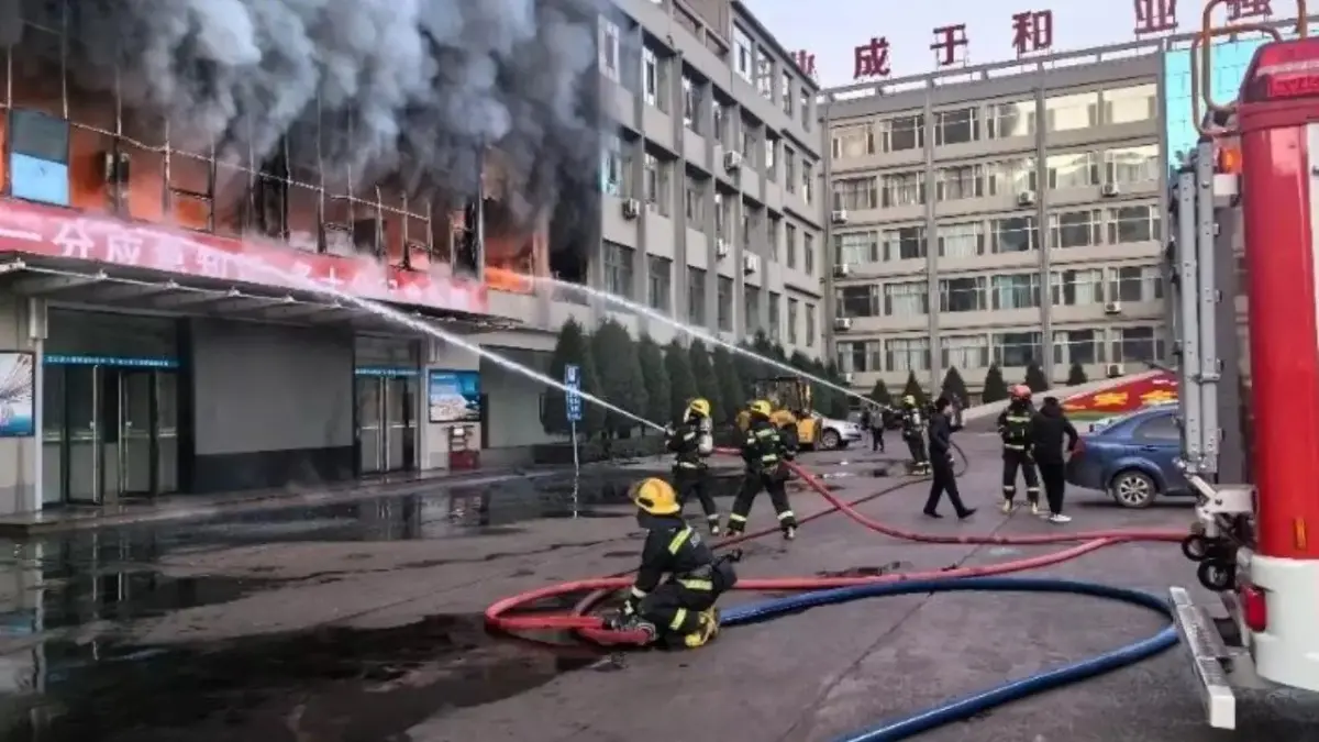 Al menos seis fallecidos en el incendio de una tienda en China