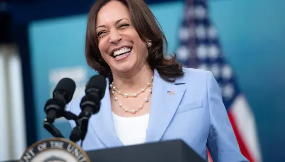 Kamala Harris resalta la independencia de la Reserva Federal y dice que no interferirá