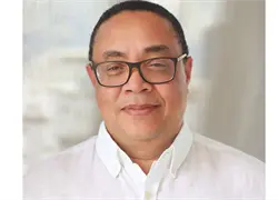 El poder que se aplaude solo