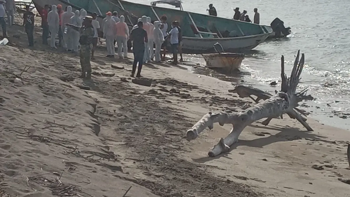 Armada dominicana saca del mar yola con 14 osamentas en Río San Juan
