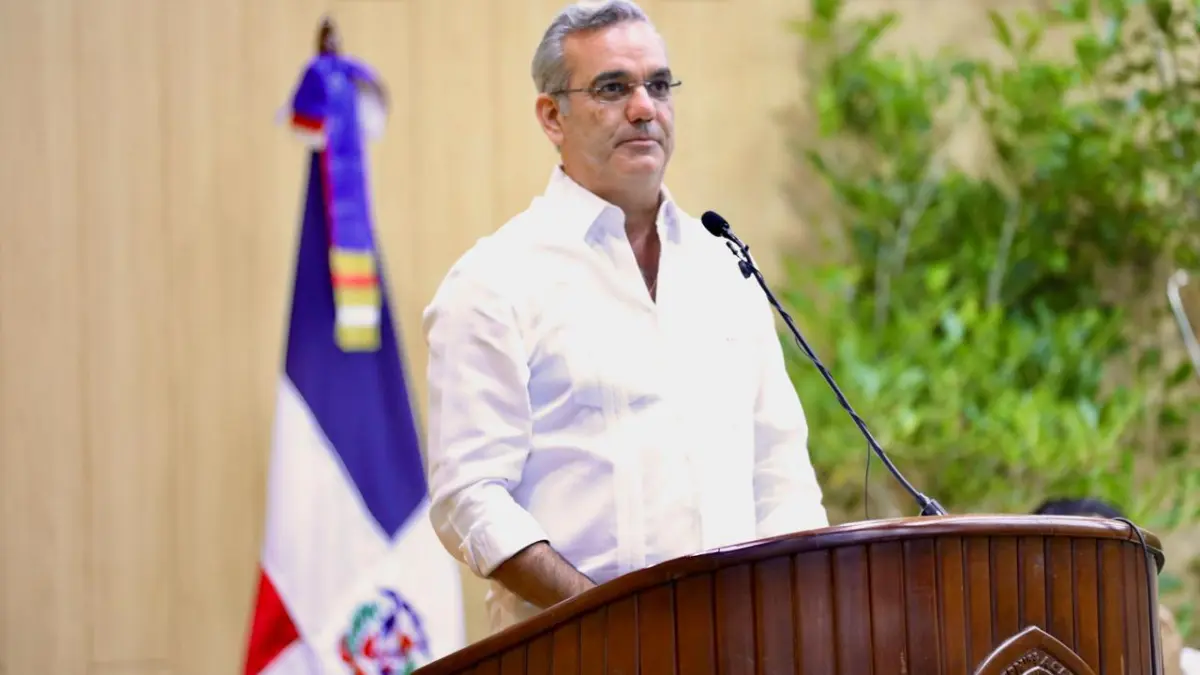 Presidente Abinader encabeza 7ma graduación en Ciudad Santa María, Santiago.